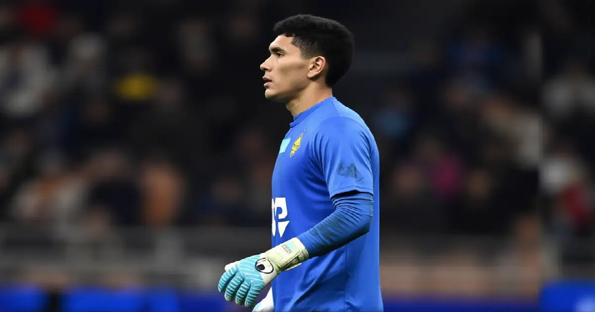 Защитник «Олимпиакоса» высоко оценил игру казахстанского вратаря Анарбекова в Лиге Чемпионов