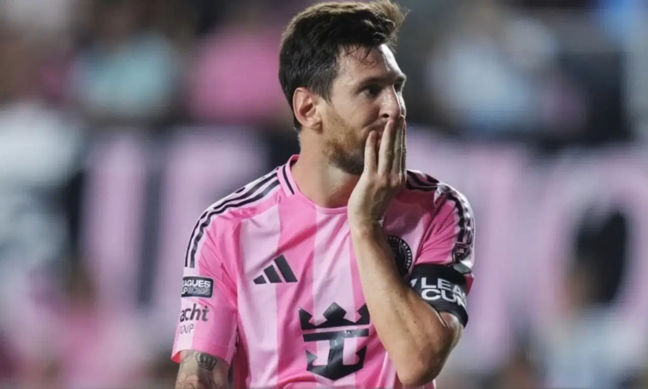 Гигантская статуя Месси в Индии вызвала шквал критики