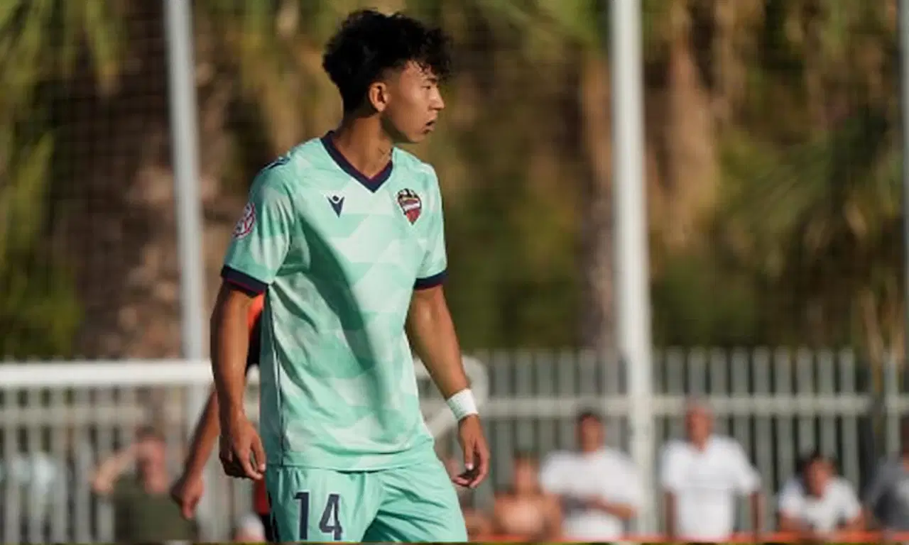 Казахстанский вундеркинд Нургали на породе перехода в испанский «Леванте»