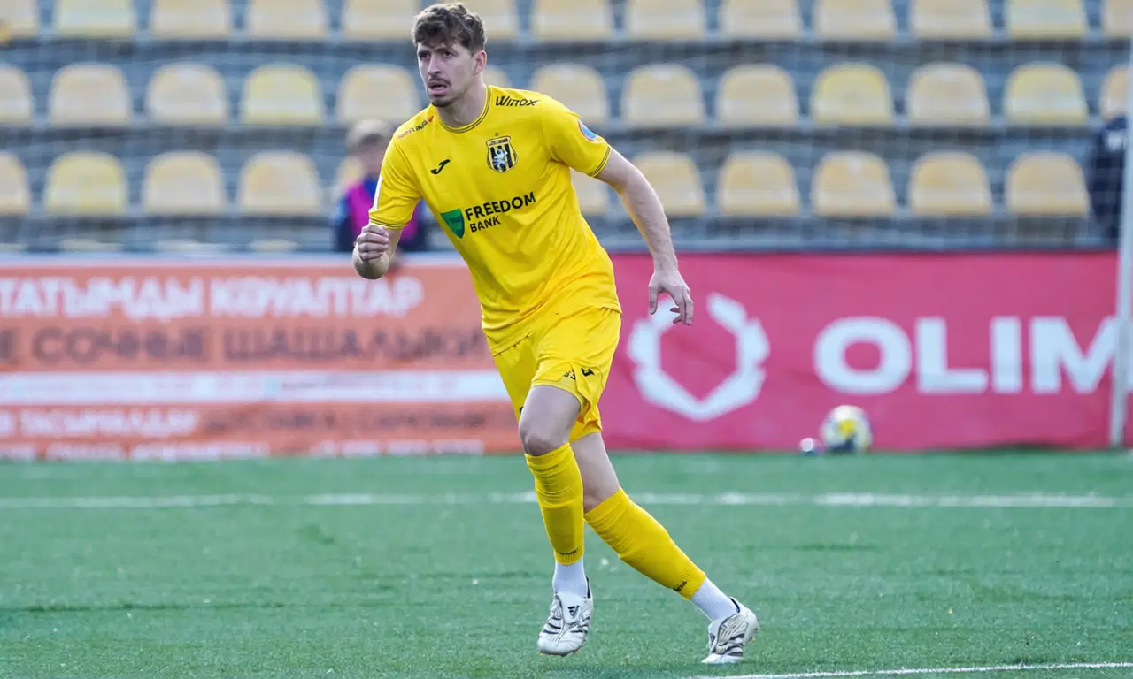 Иван Шараванья продлил соглашение с казахстанским «Женисом»