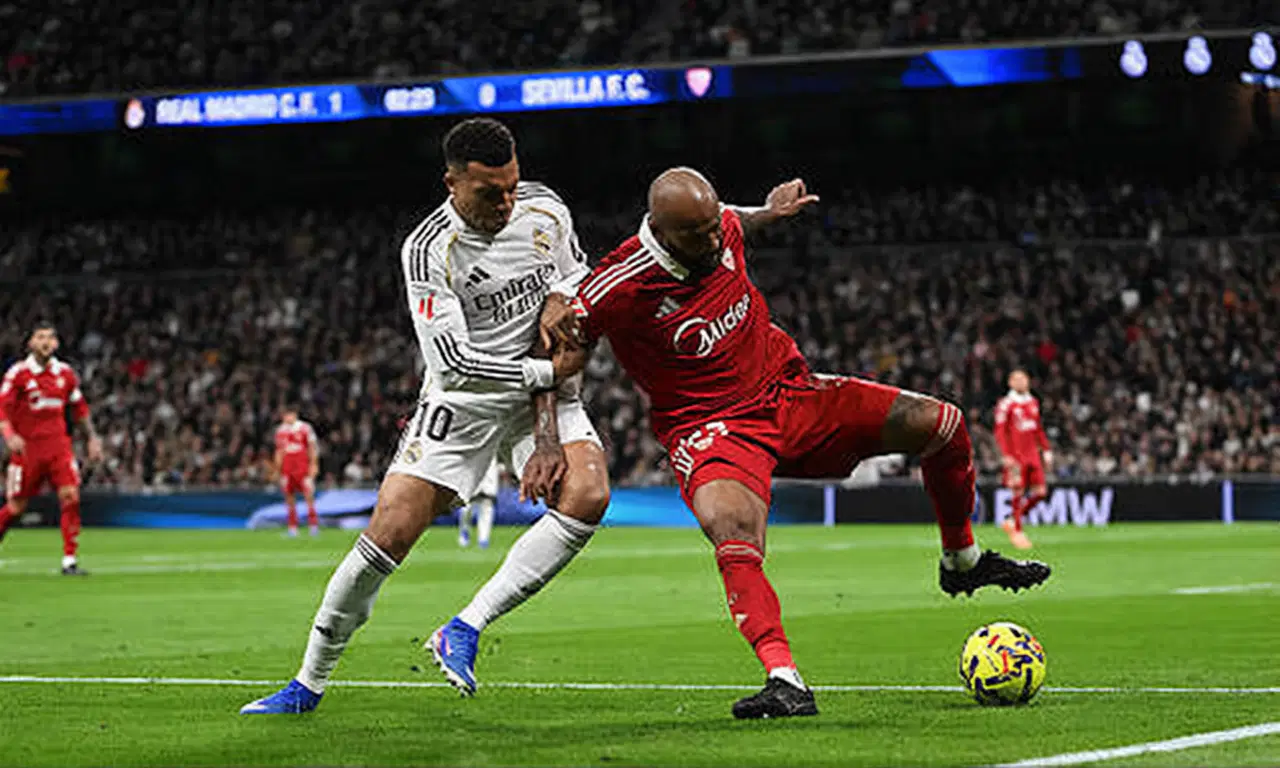 Защитник «Севильи» Маркао дисквалифицирован на 6 матчей за конфликт с арбитром