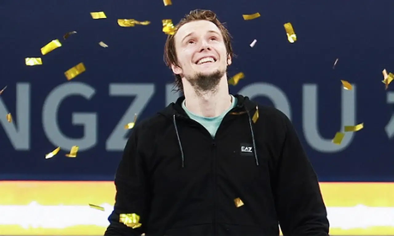 Александр Бублик встретил Новый год в Санкт-Петербурге с семьей