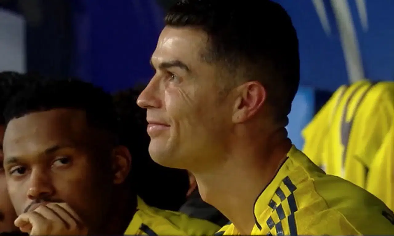 Криштиану Роналду вызвал споры жестом на скамейке запасных